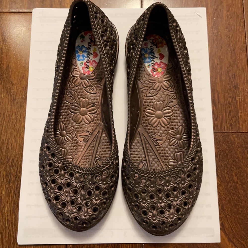Jelly flats with floral design